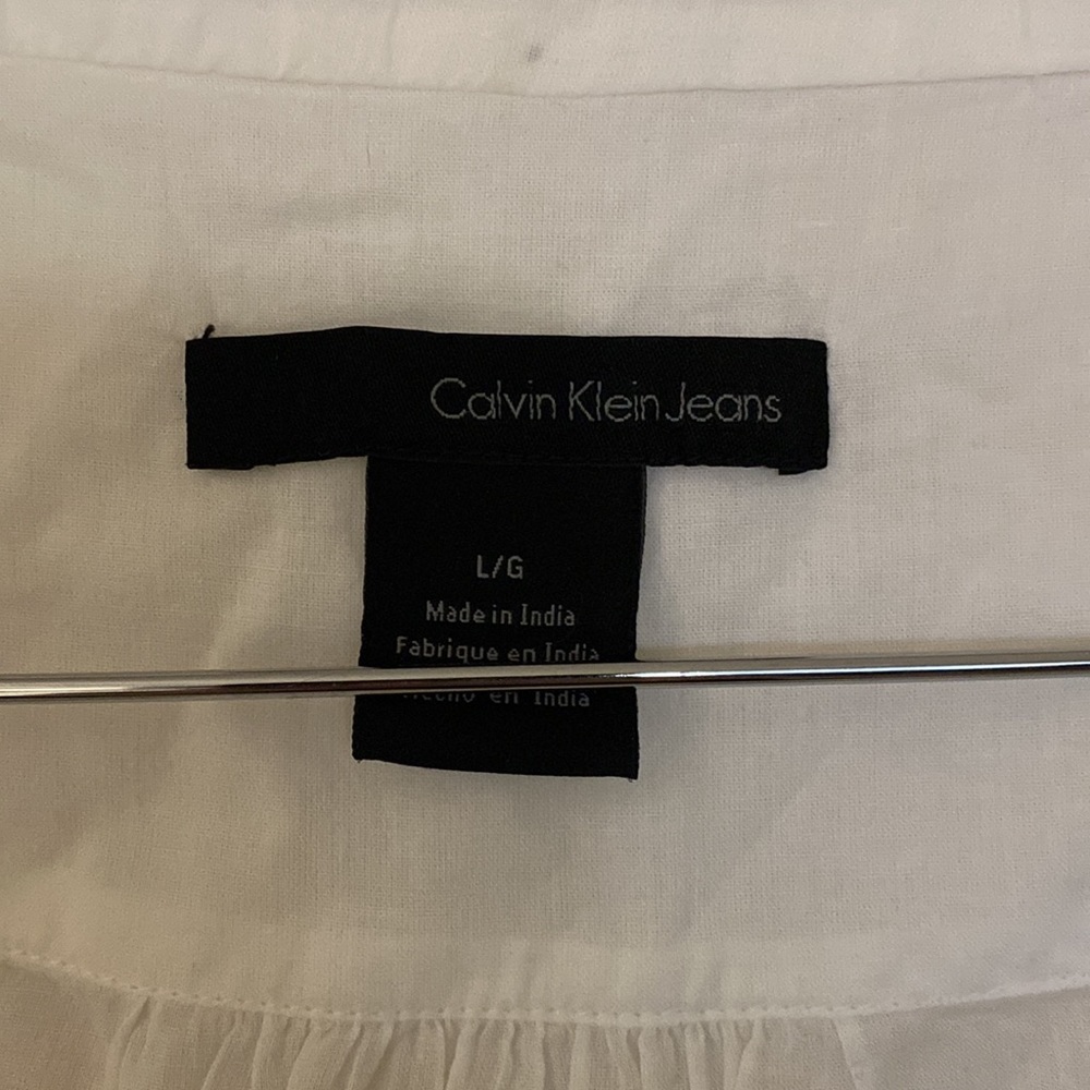 Calvin Klein Jeans White  zigzag blouse size L - Picture 2 of 4
